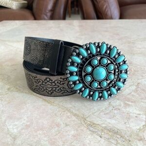 Turquoise stone belt buckle with silver tone details